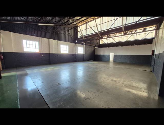 329M² WAREHOUSE TO LET IN APEX